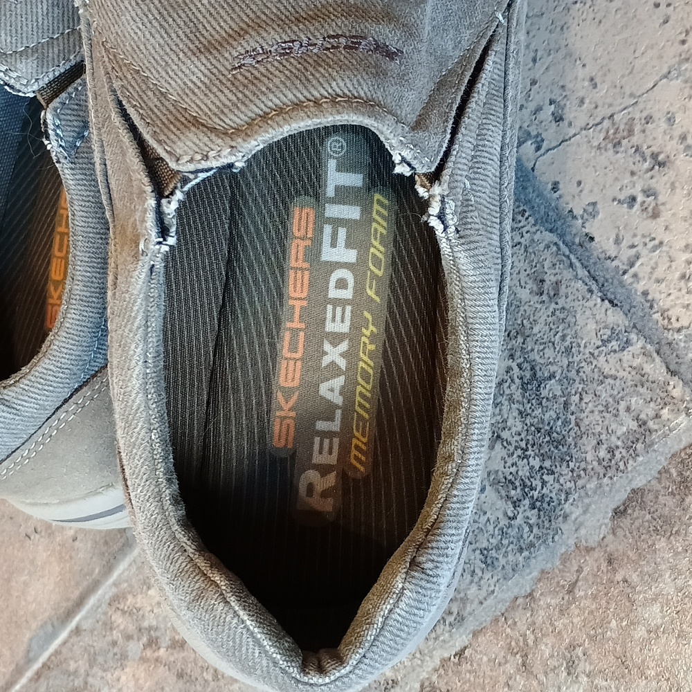 Skechers Relaxed Fit Memory Foam shoes size 7.5 - Picture 4 of 10